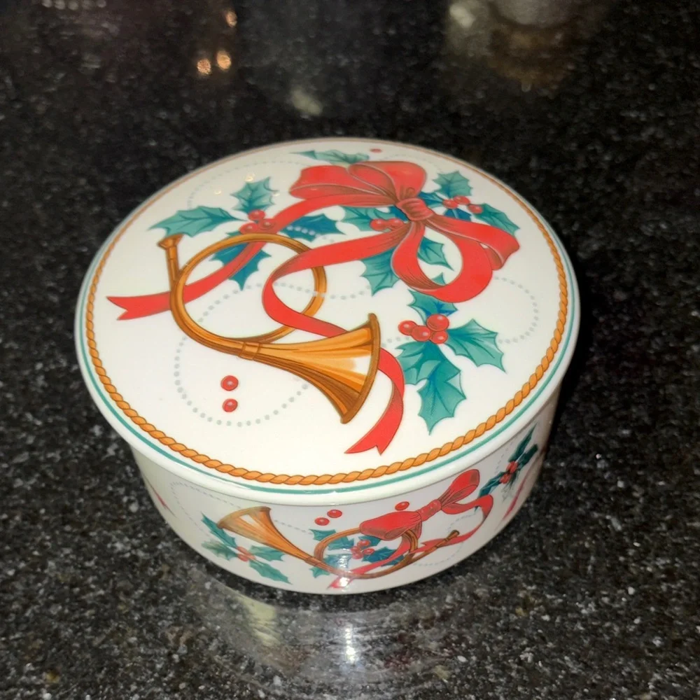 Mikasa Vintage Jubilation Porcelain Round Box 1980s Christmas Trinket Dish